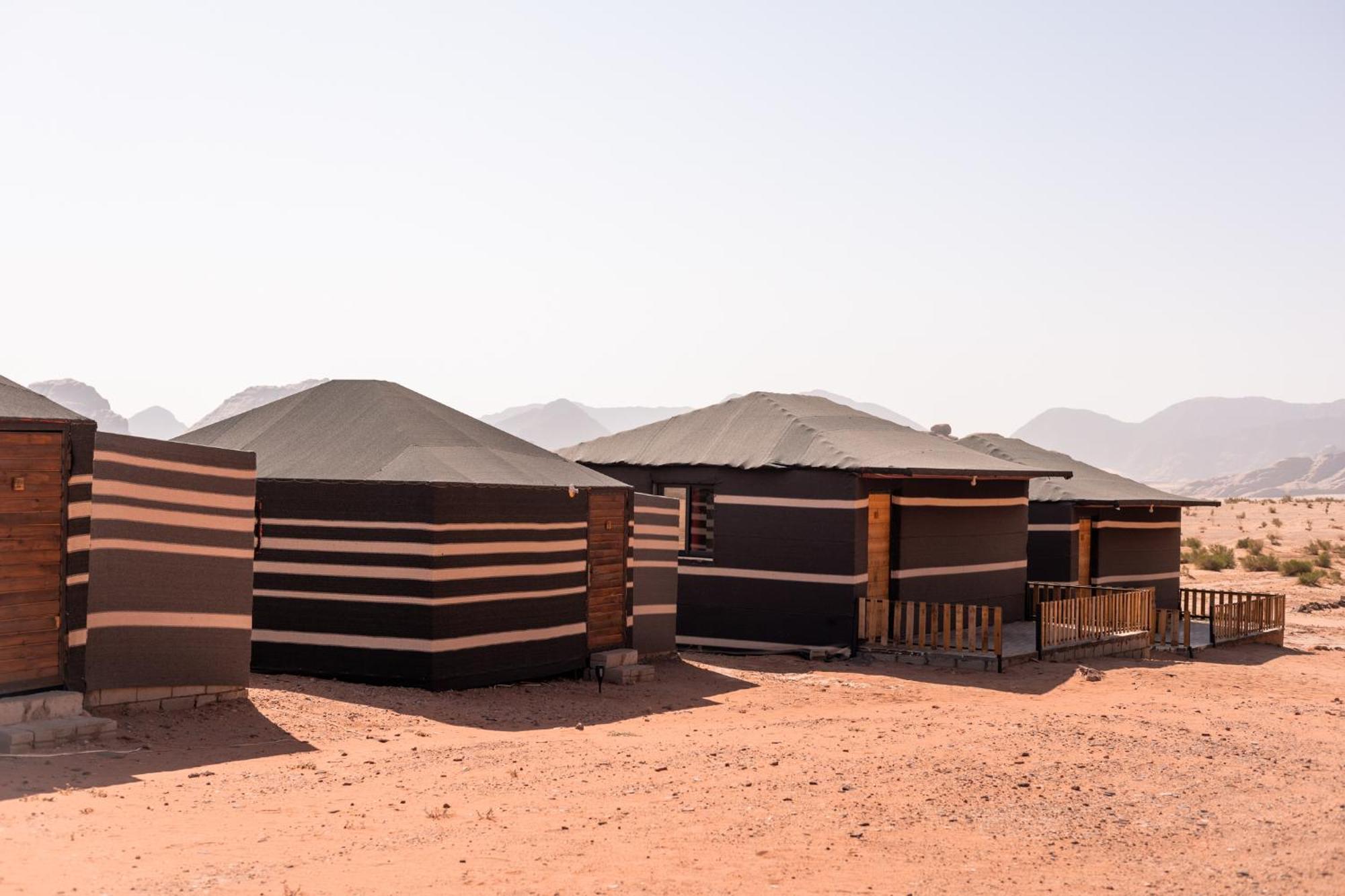 Bed and Breakfast Beduin Star Trail Camp Wadi Rum Exterior foto