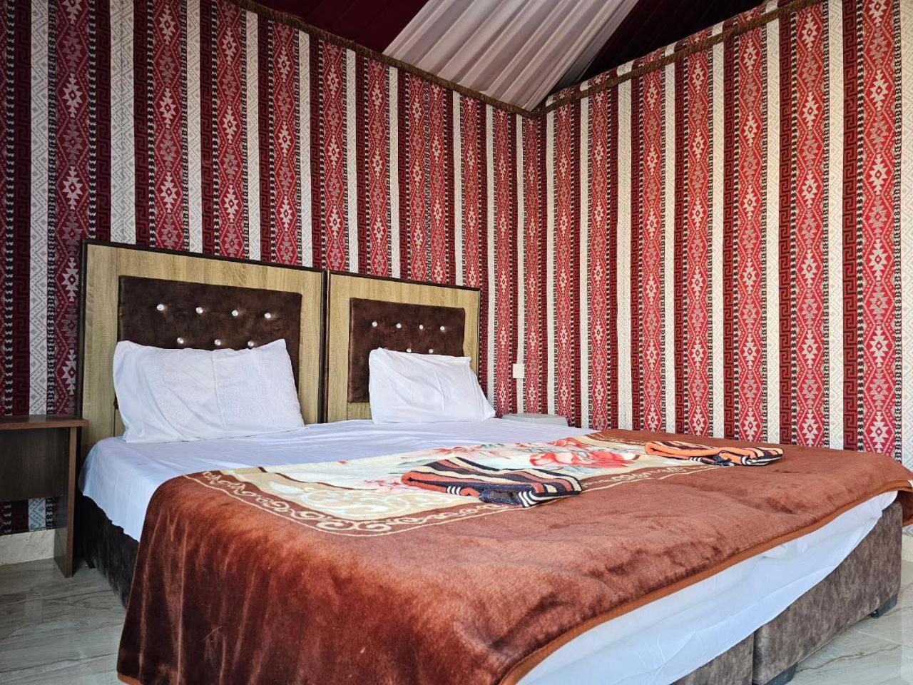 Bed and Breakfast Beduin Star Trail Camp Wadi Rum Exterior foto