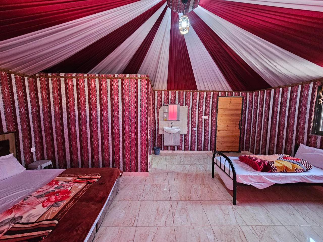 Bed and Breakfast Beduin Star Trail Camp Wadi Rum Exterior foto