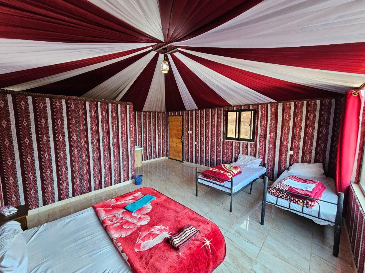 Bed and Breakfast Beduin Star Trail Camp Wadi Rum Exterior foto