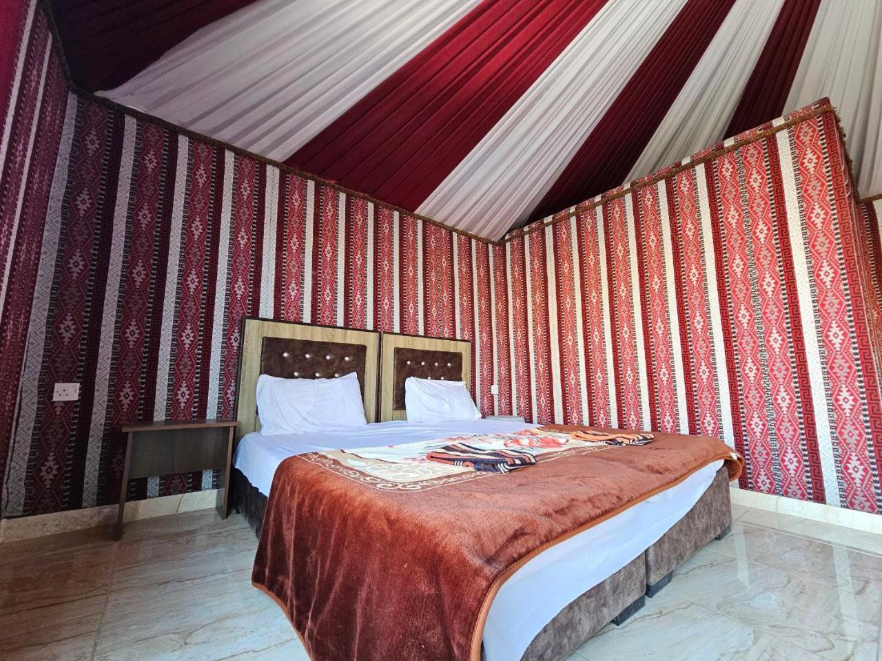 Bed and Breakfast Beduin Star Trail Camp Wadi Rum Exterior foto