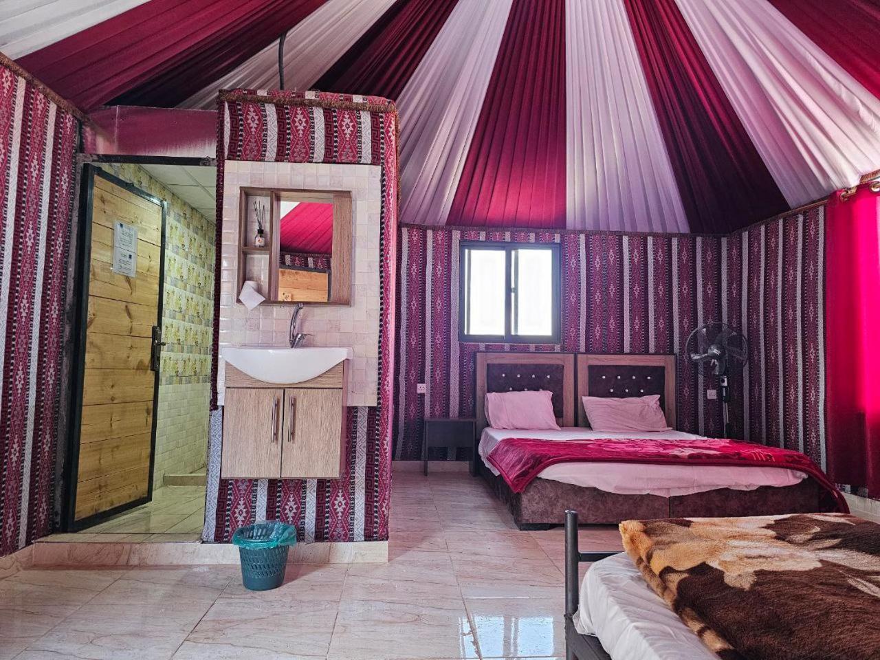 Bed and Breakfast Beduin Star Trail Camp Wadi Rum Exterior foto