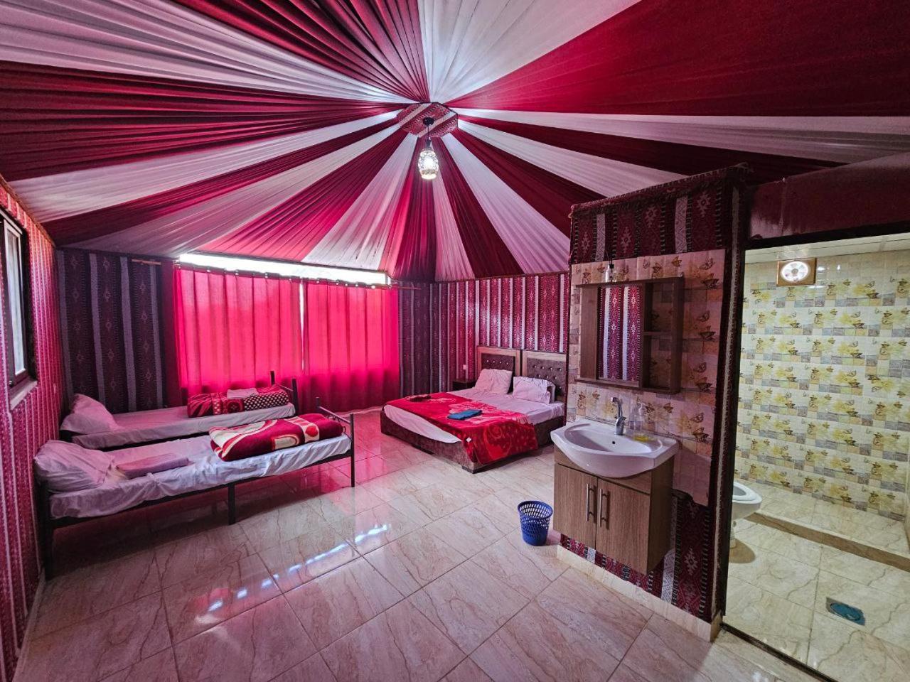 Bed and Breakfast Beduin Star Trail Camp Wadi Rum Exterior foto