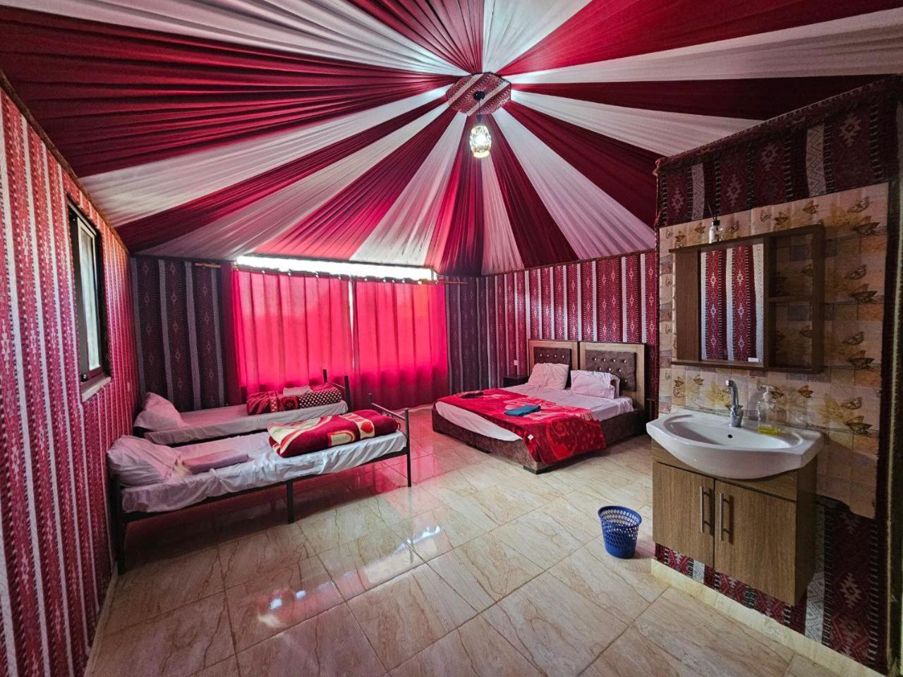Bed and Breakfast Beduin Star Trail Camp Wadi Rum Exterior foto