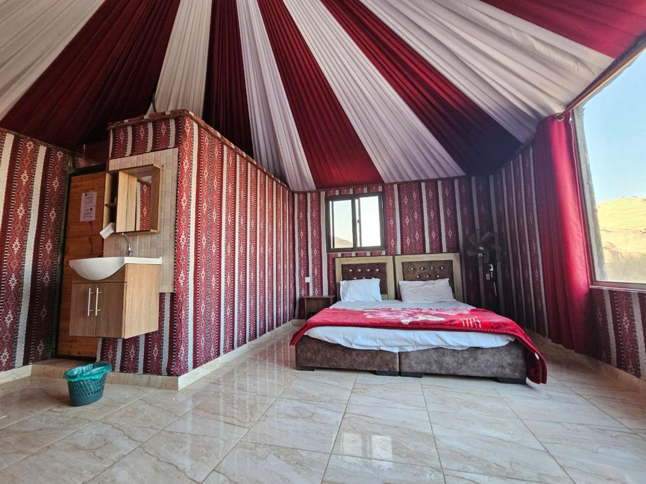 Bed and Breakfast Beduin Star Trail Camp Wadi Rum Exterior foto